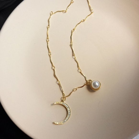 💕LAST ONE Moon Faux Pearl Necklace - Picture 11 of 14
